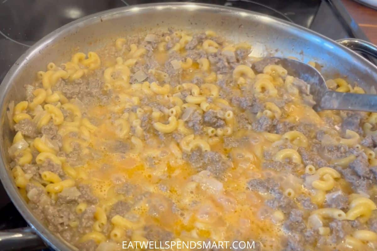 stirring cheeseburger macaroni to prevent sticking