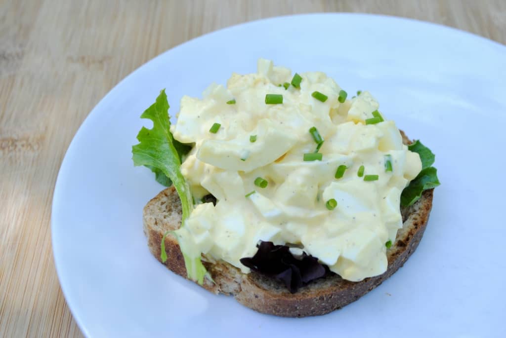 egg salad on bread
