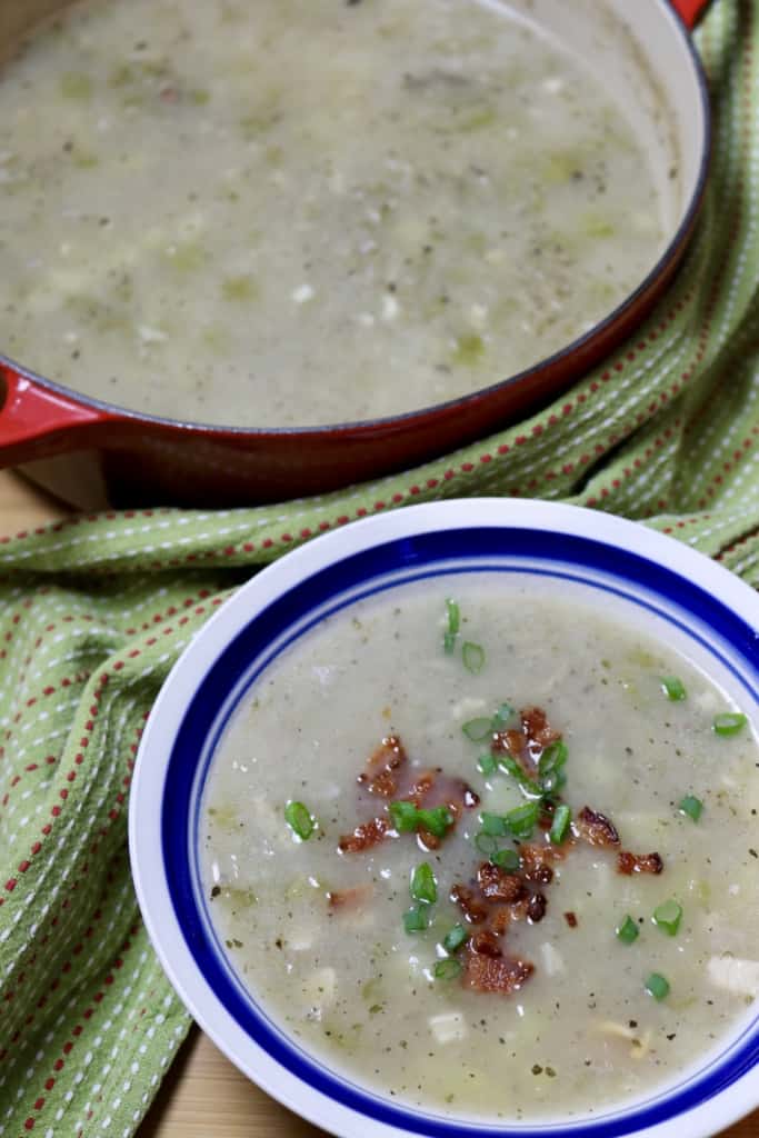 bowl of creamy clam chowder