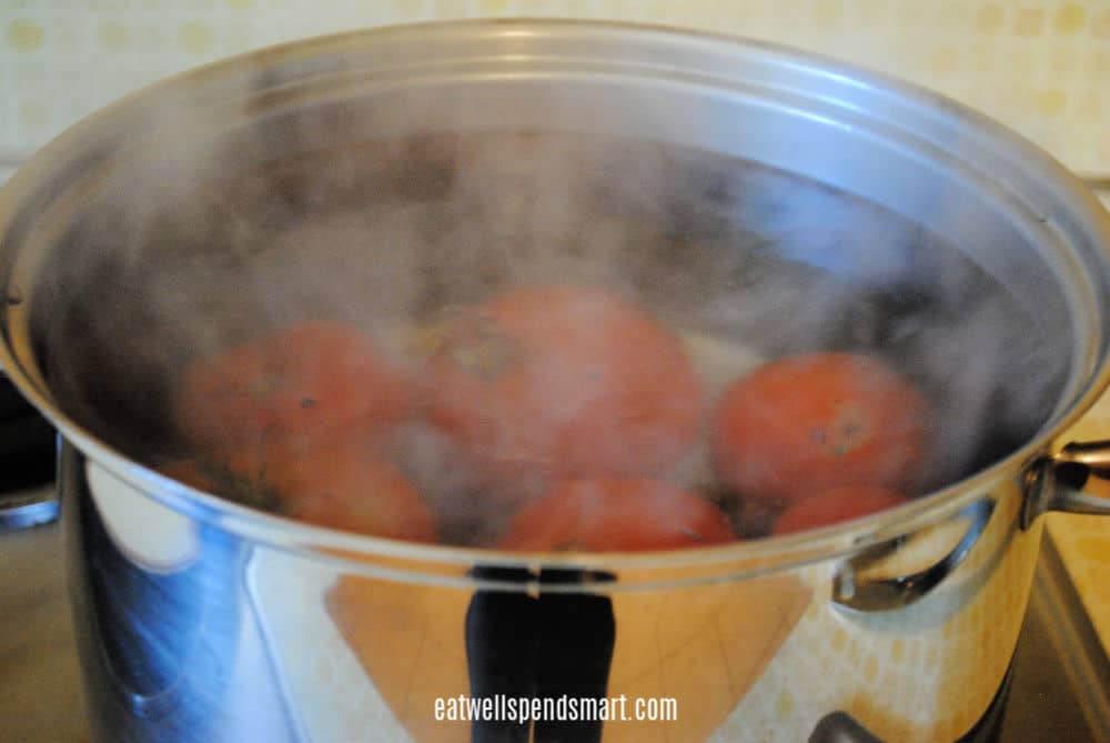Blanching tomatoes for freezing