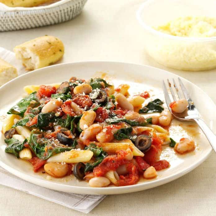 Penne with tomatoes and white beans